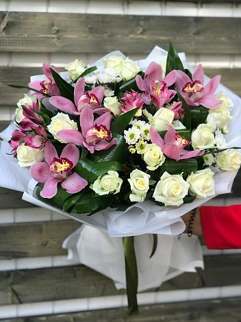 Букет цветов из: Розы и Хризантемы в Псыгансу