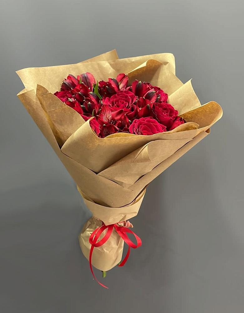 Букет цветов из: Альстромерии и Розы в Псыгансу