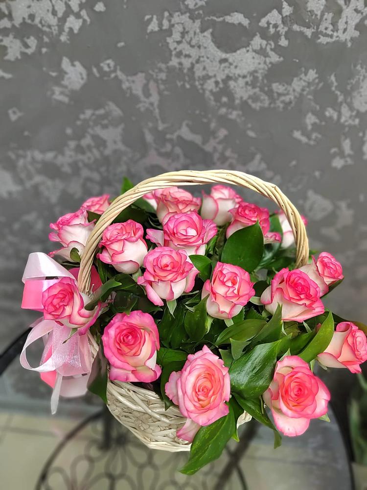 Цветочная композиция из Розы в корзине в Псыгансу
