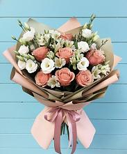Букет цветов из:  Розы, Альстромерии и Лизиантусы в Псыгансу