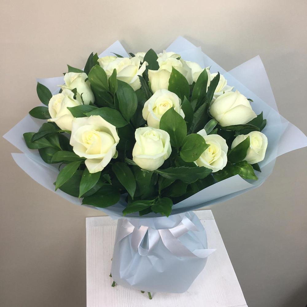 Букет 15 Белых роз Проуд в Псыгансу