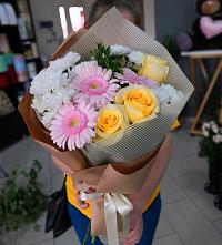 Букет цветов из:  Герберы, Розы и Хризантемы в Псыгансу