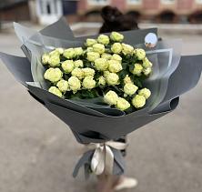 Букет Белые кустовые розы Солинеро в Псыгансу