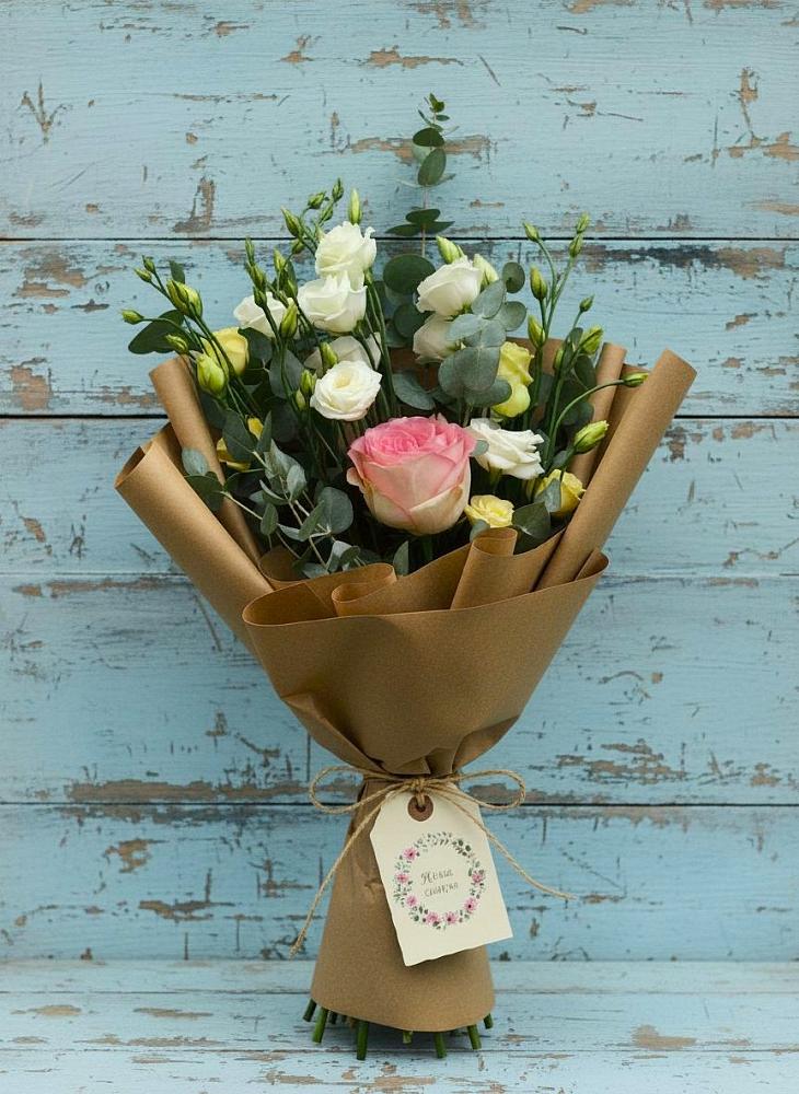 Букет цветов из: Розы и Лизиантусы в Псыгансу