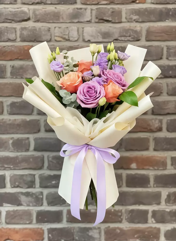 Букет цветов из: Лизиантусы и Розы в Псыгансу