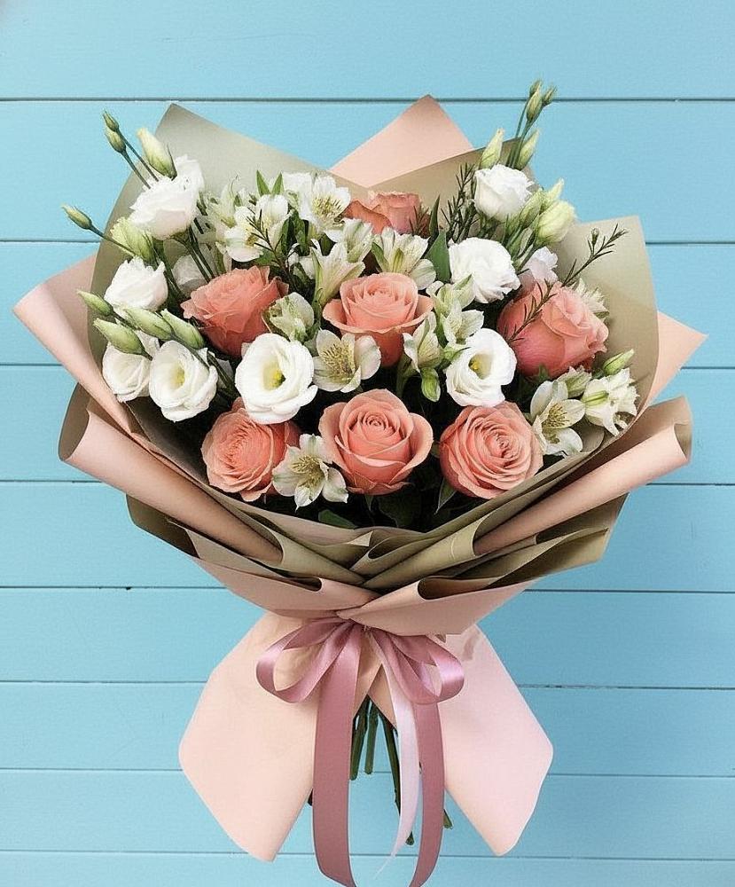 Букет цветов из: Розы, Альстромерии и Лизиантусы в Псыгансу