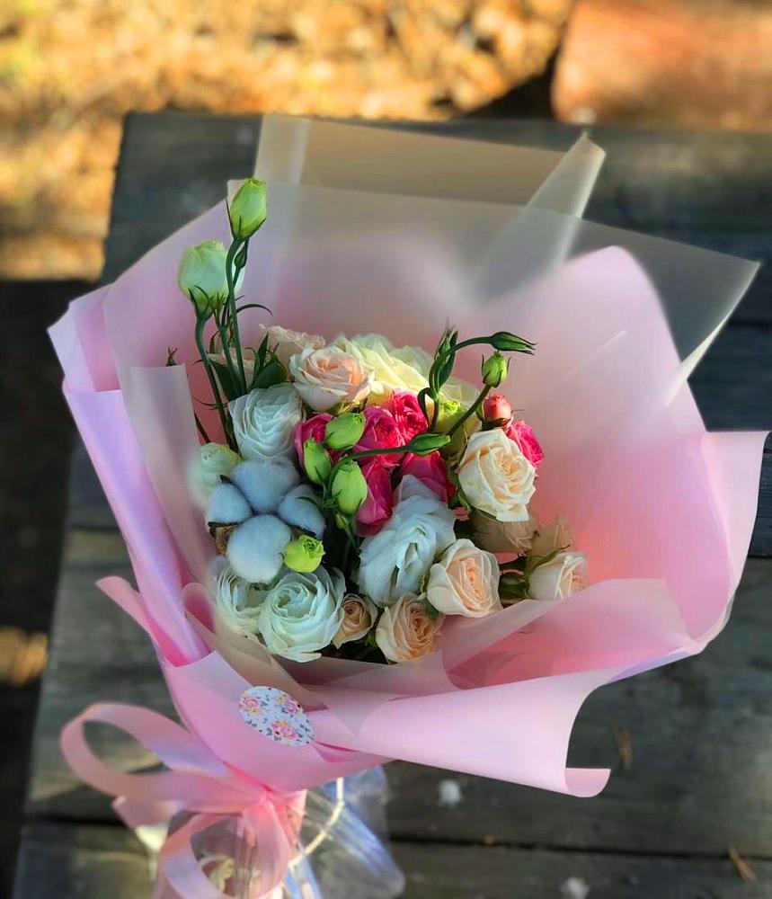 Букет цветов из: Розы и Лизиантусы в Псыгансу