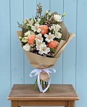 Букет цветов из:  Альстромерии, Лизиантусы, Розы и Хризантемы в Псыгансу