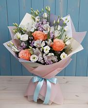 Букет цветов из:  Лизиантусы, Розы, Альстромерии и Гипсофила в Псыгансу