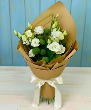 Букет цветов из:  Хризантемы и Лизиантусы в Псыгансу