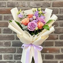Букет цветов из:  Лизиантусы и Розы в Псыгансу