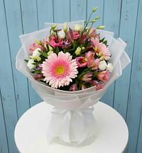Букет цветов из:  Герберы, Альстромерии и Лизиантусы в Псыгансу
