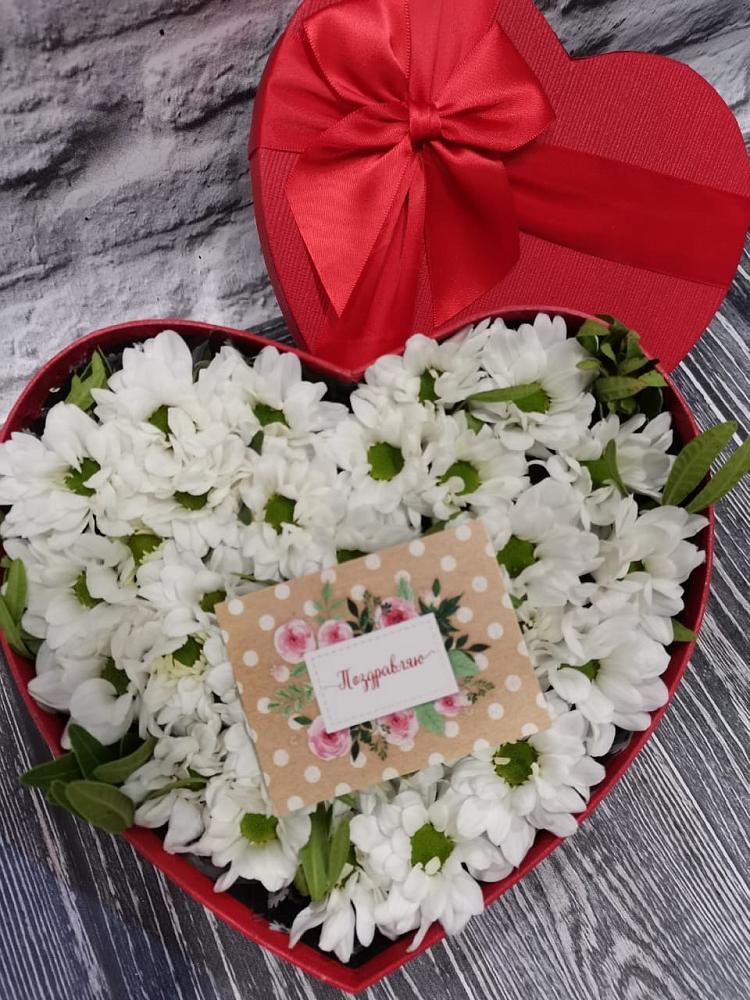 Цветочная композиция из Хризантемы в виде сердца в Псыгансу