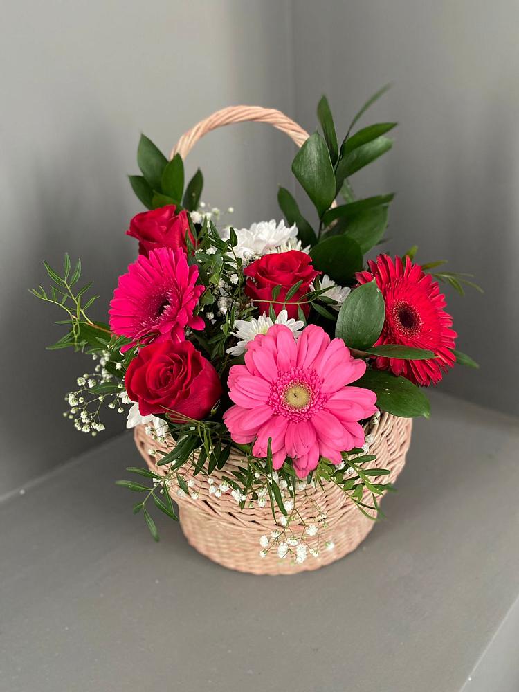 Цветочная композиция из Розы, Хризантемы и Герберы в корзине в Псыгансу