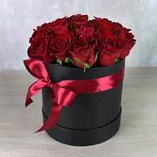 Цветочная композиция из Розы в шляпной коробке в Псыгансу