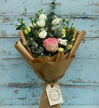 Букет цветов из:  Розы и Лизиантусы в Псыгансу
