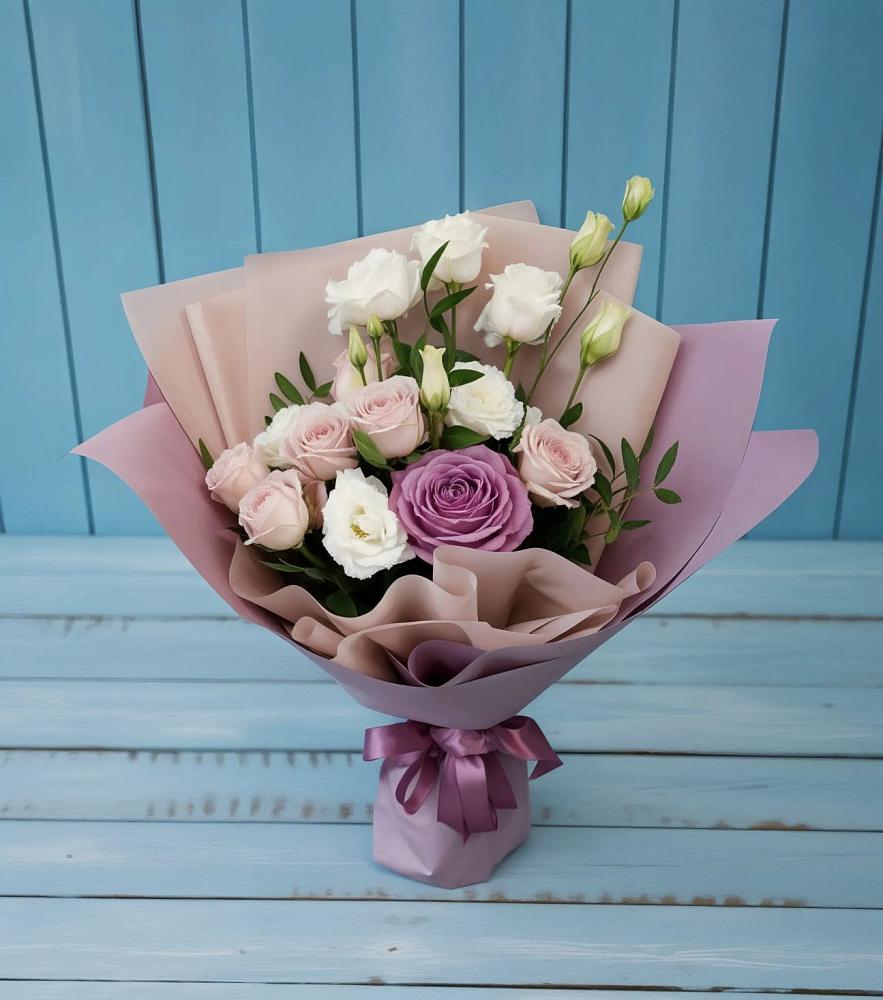 Букет цветов из: Розы и Лизиантусы в Псыгансу